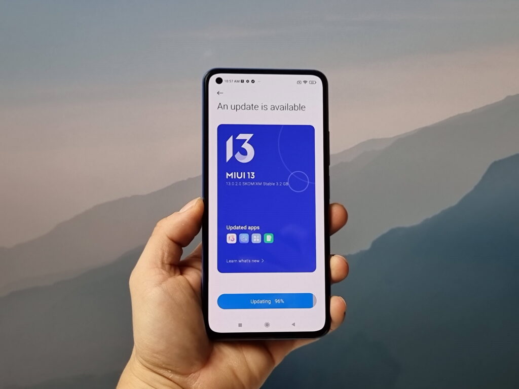 Tento populární telefon od Xiaomi dostává v Česku nadstavbu MIUI 13