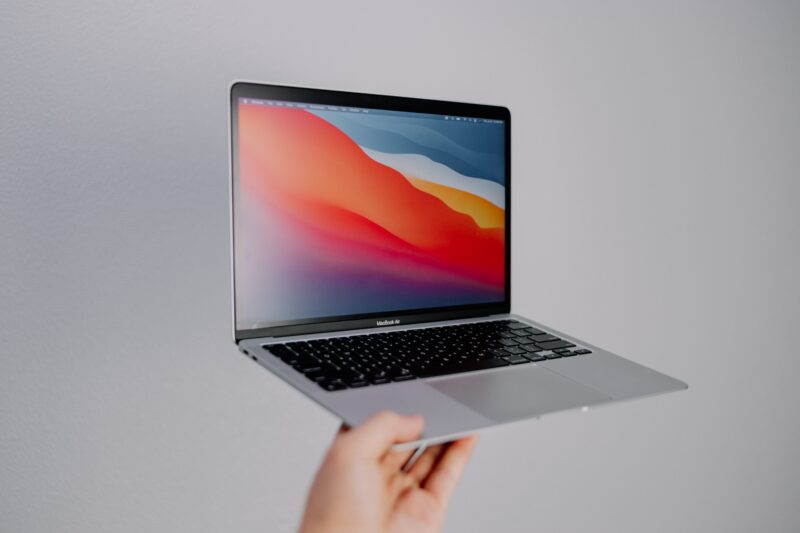 Apple pracuje na větším MacBooku Air