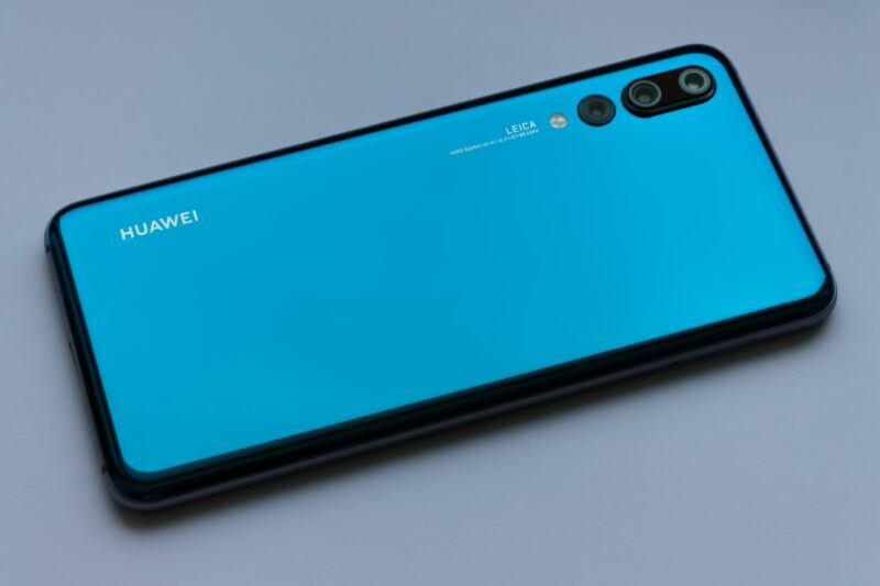 Huawei obejde sankce USA. Lidem nabídne pouzdro na telefon s integrovaným 5G modemem