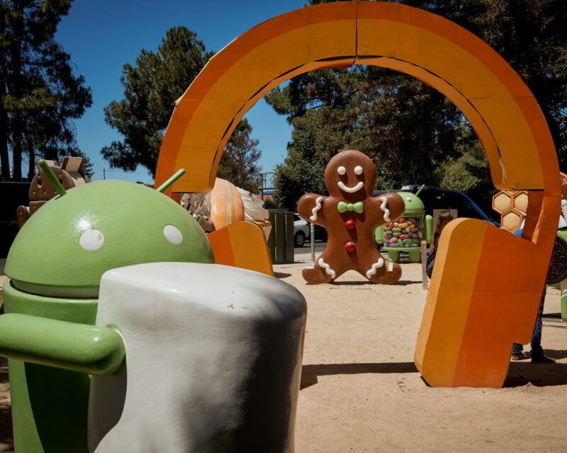Google ze svého sídla odstranil ikonické sochy Androidu a nikdo netuší proč
