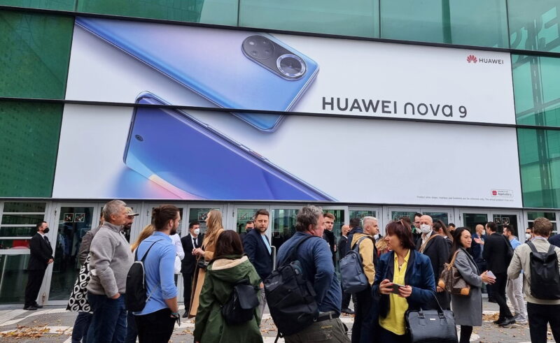 Čínský Huawei se připojuje k bojkotu Ruska