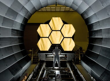 Teleskop Jamese Webba fotí tak ostře, že to vědce šokovalo