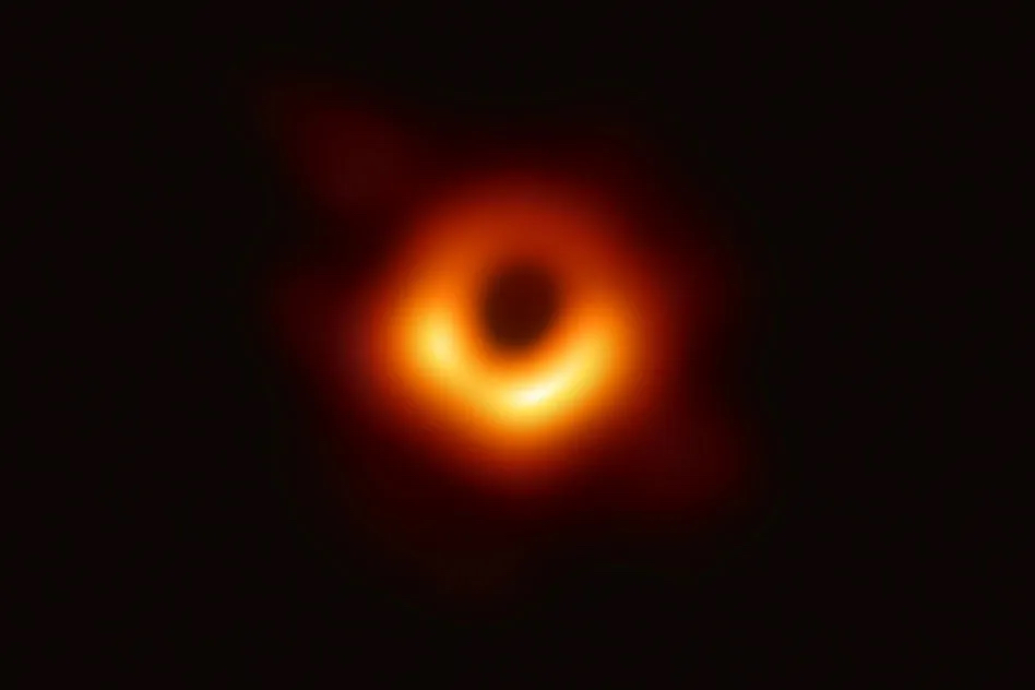 Černá díra, M87*