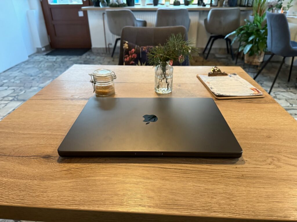 MacBook Pro M4 