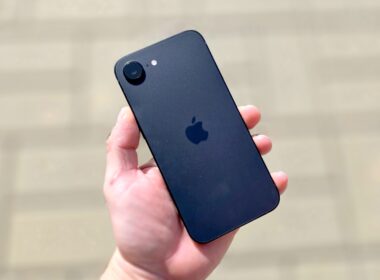 iPhone 16e