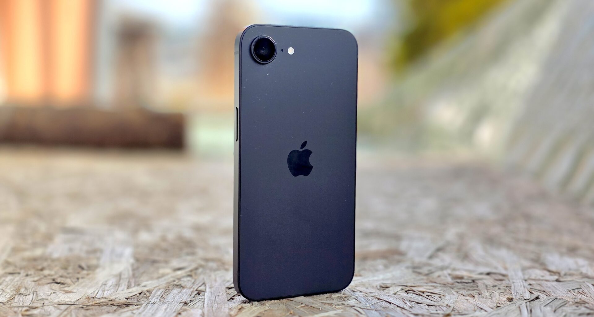 iPhone 16e
