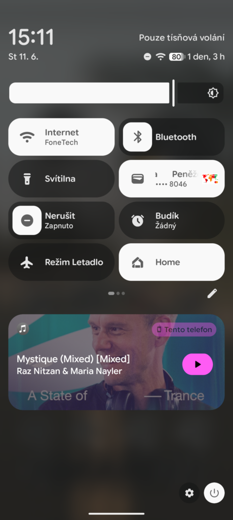Panel rychlého nastavení v Androidu 16 